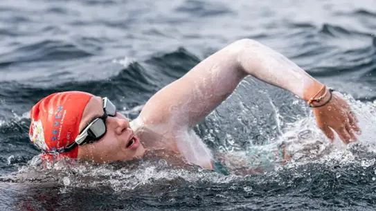 Bengisu Avcı buzda yüzme anı