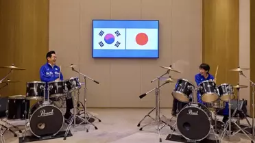 Liderlerin bateri performansından bir kare