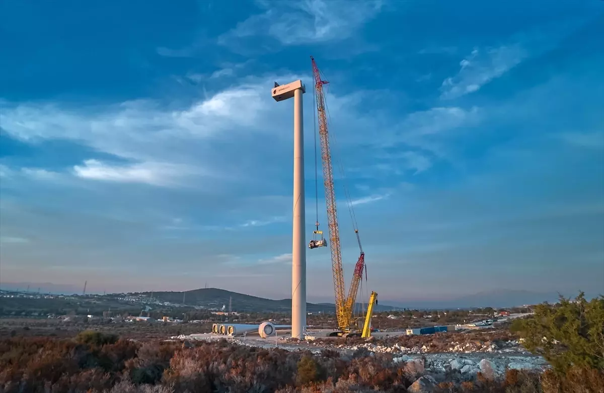 Alaçatı Rüzgar Enerjisi Santrali'nde Yerli Yüksek Performanslı Türbin Değişimi
