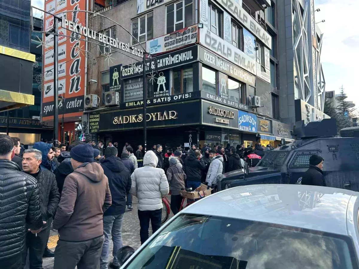 Van’da Kuyumcu Dükkanı Kapandı: Emanet Altın ve Paralarla İlgili Gerginlik Büyüyor