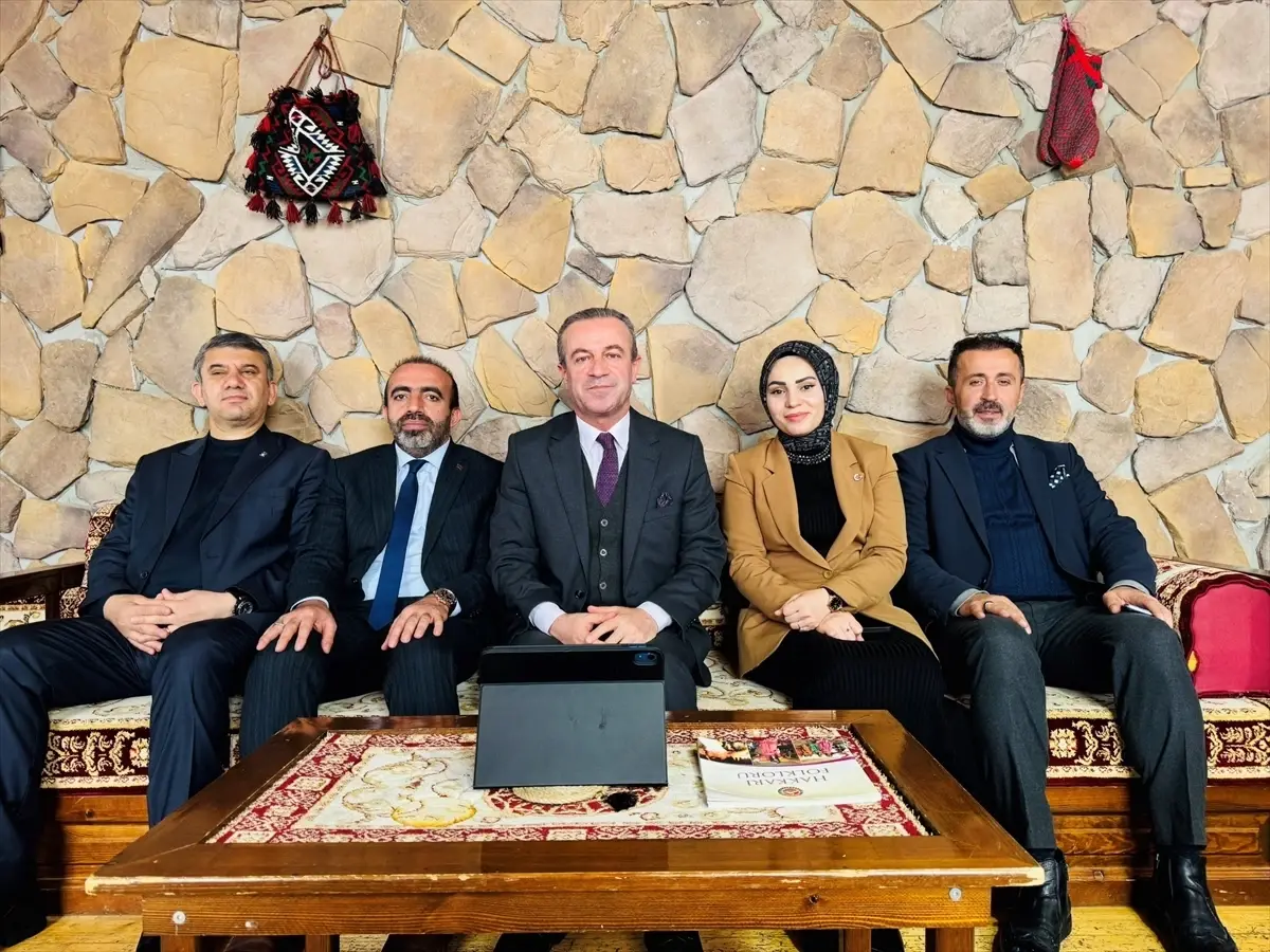 Hakkari AK Parti İl Başkanı Zeydin Kaya, Çalışan Gazeteciler Günü'nde Basını Coşkulu Karşıladı