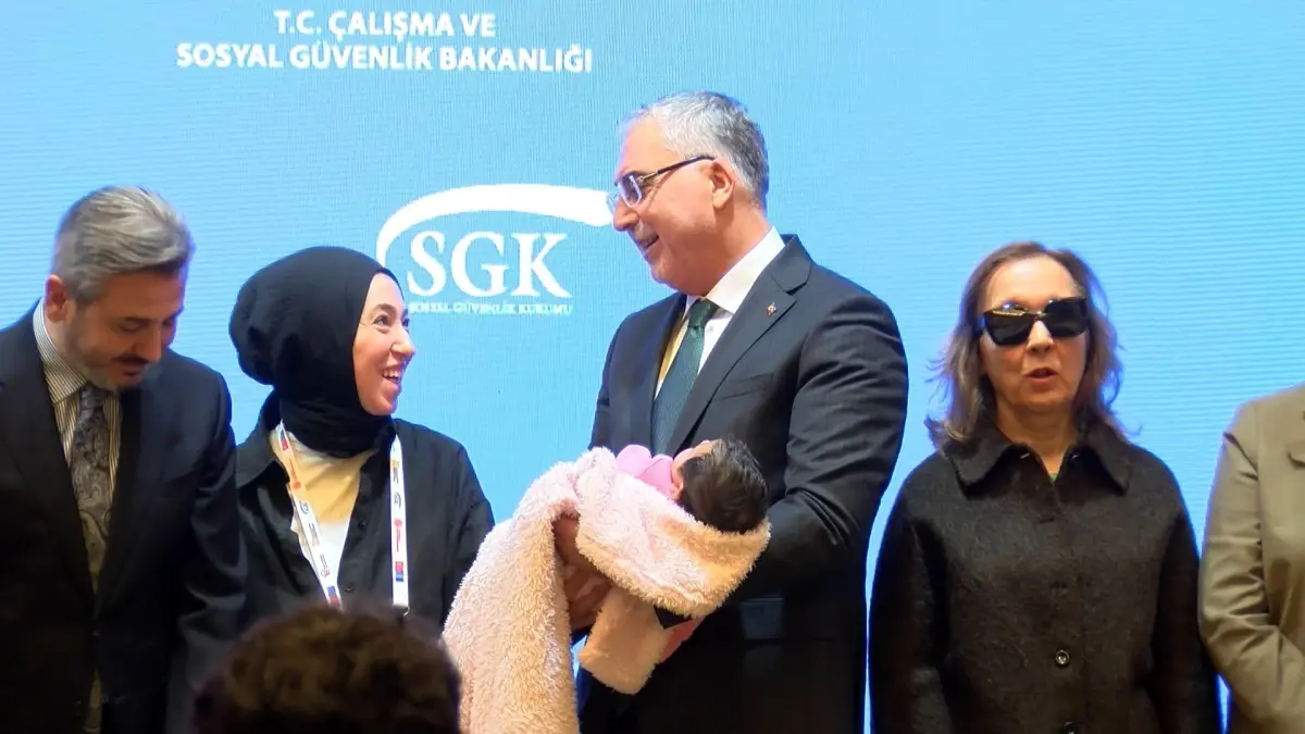 Sağlık Bakanı Işıkhan, CHP'li Belediyelerin SGK Borçlarını Gözden Geçirmesi Gerektiğini Vurguladı