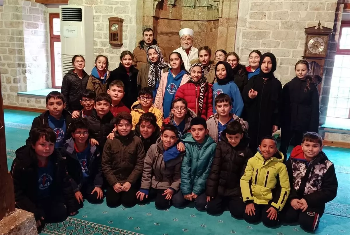Beypazarı'nda Ortaokul Öğrencileri Tarihi Sultan Alaeddin Camii'ni Keşfetti