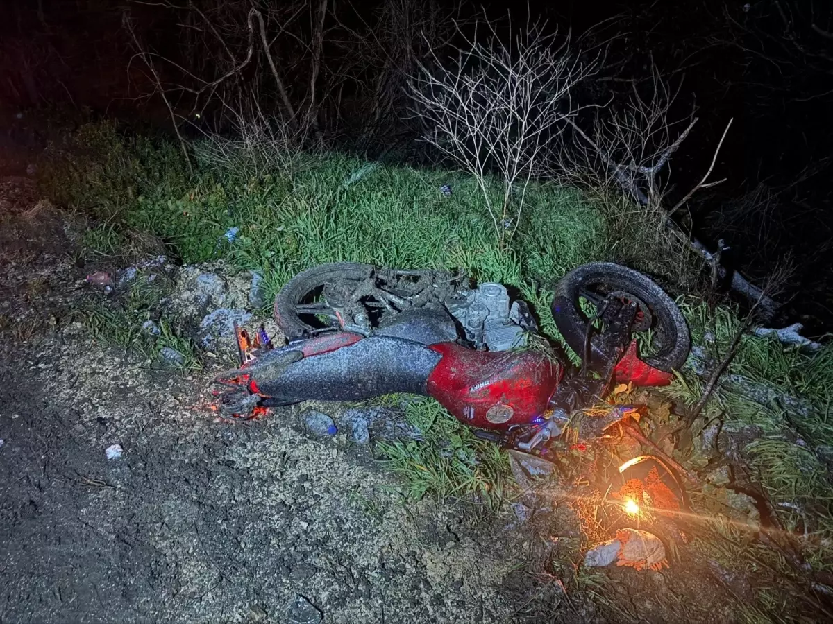 Orhangazi'de Motosiklet Devrildi, Sürücü Furkan Koç Ağır Yaralandı