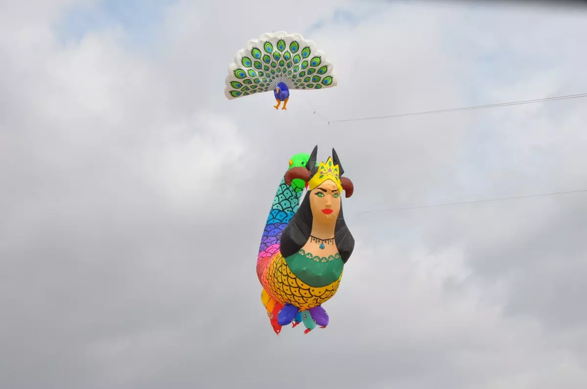 Mardin’in Renkli Kültürü Katar’da Uçurtma Şöleninde Altın Madalya Kazandı