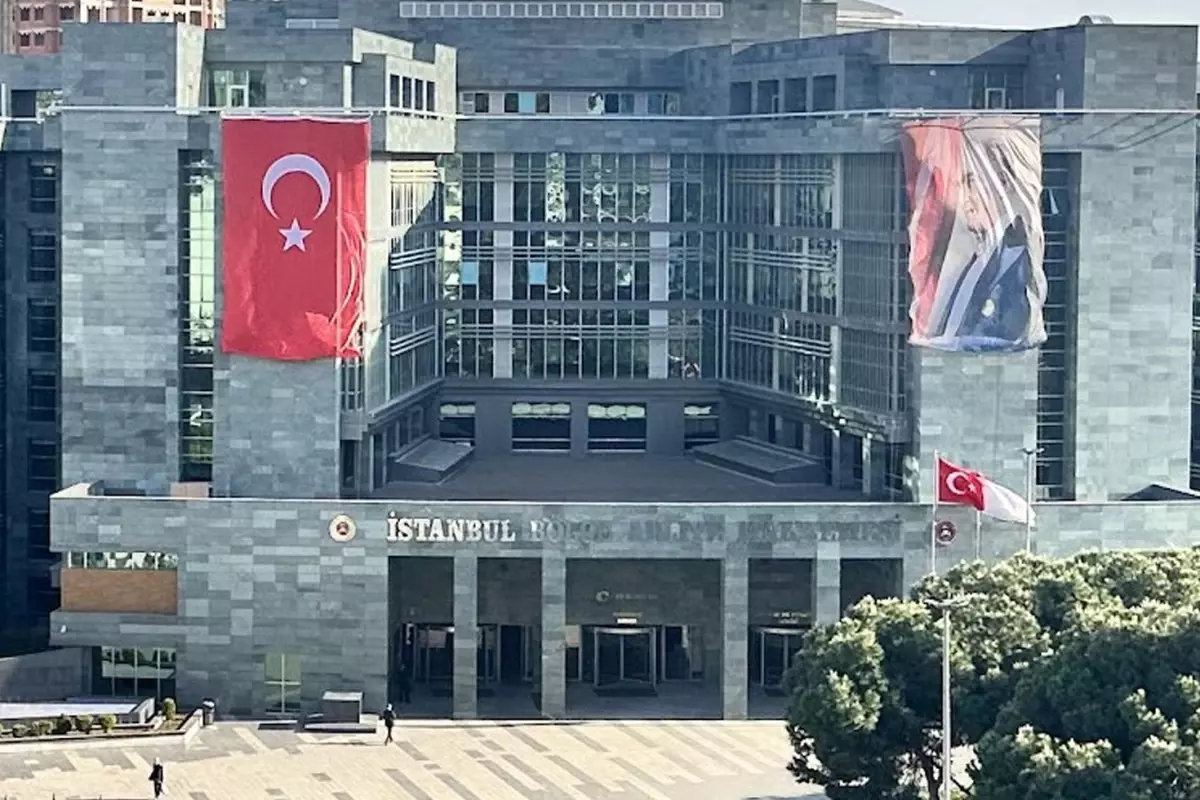 İstanbul Kartal’da Duruşma Sırasında Silahlı Saldırı: Kadın Hakim Ayağından Vuruldu