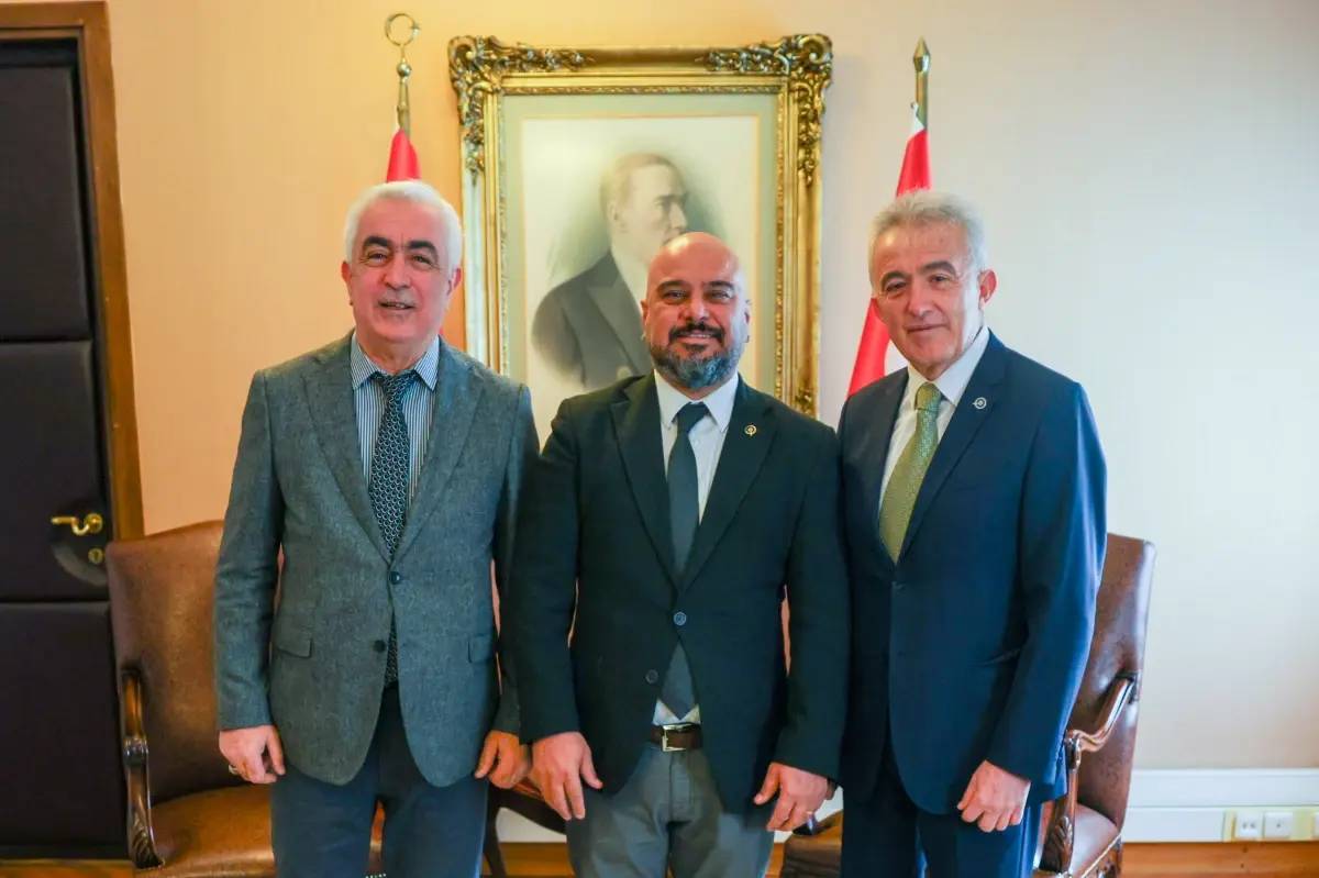 Bahçeli, Foto Muhabirlerine Moral ve Destek Sözü Verdi