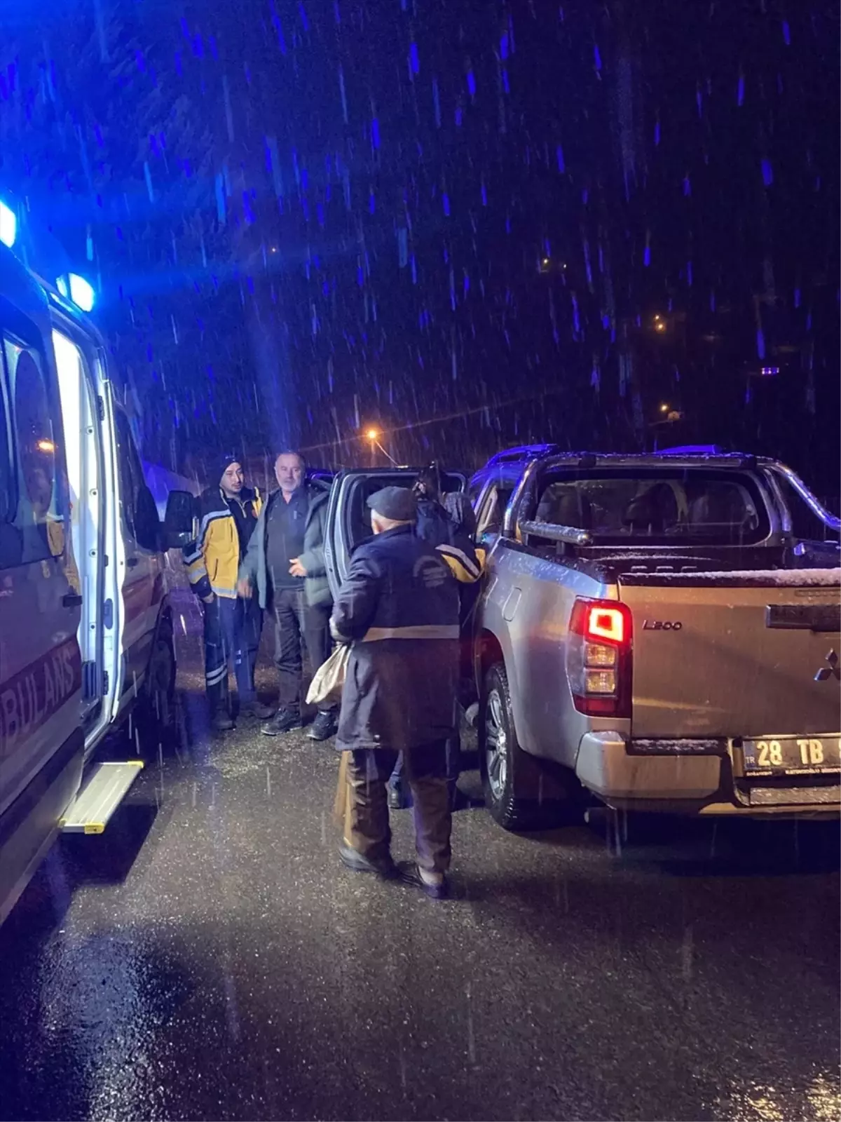 98 Yaşındaki Kore Gazisi, Kar Engeline Rağmen Hastaneye Ulaştı