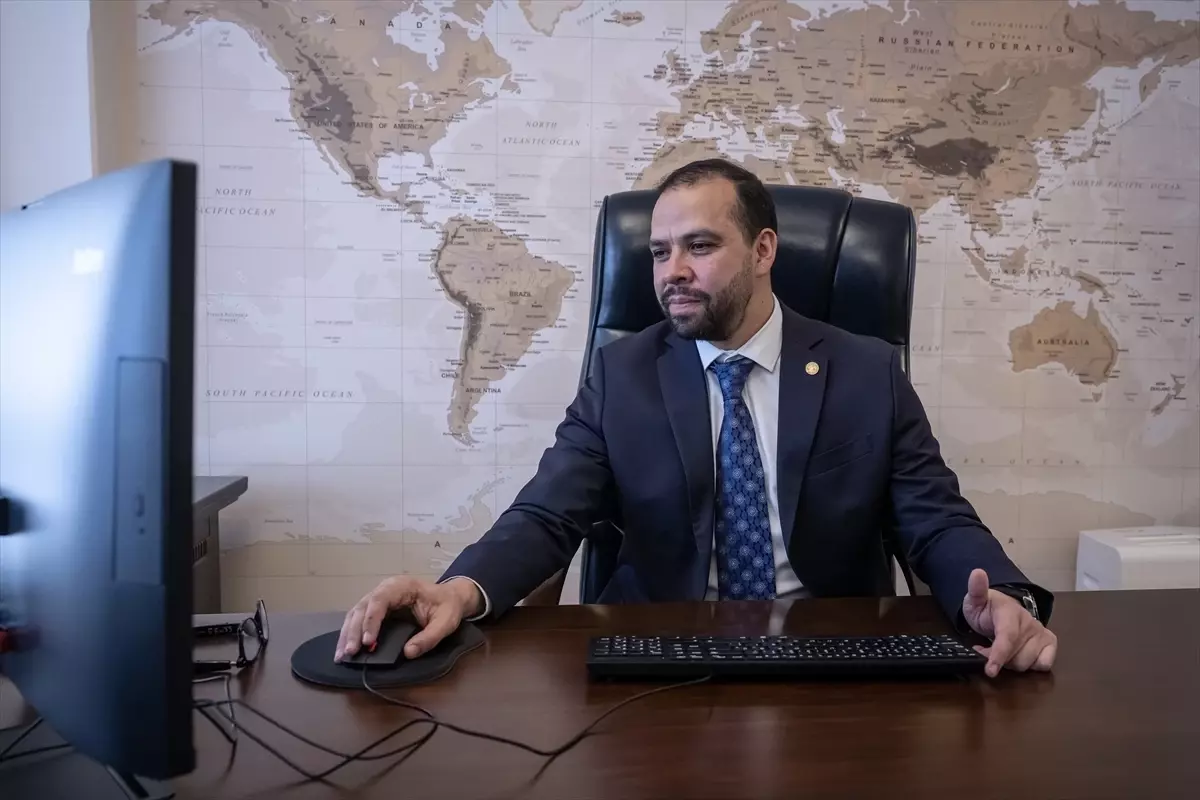 Guatemala Büyükelçisi Recinos, AA’nın ‘Yılın Kareleri’ Oylamasında Öne Çıkan Fotoğrafları Değerlendirdi