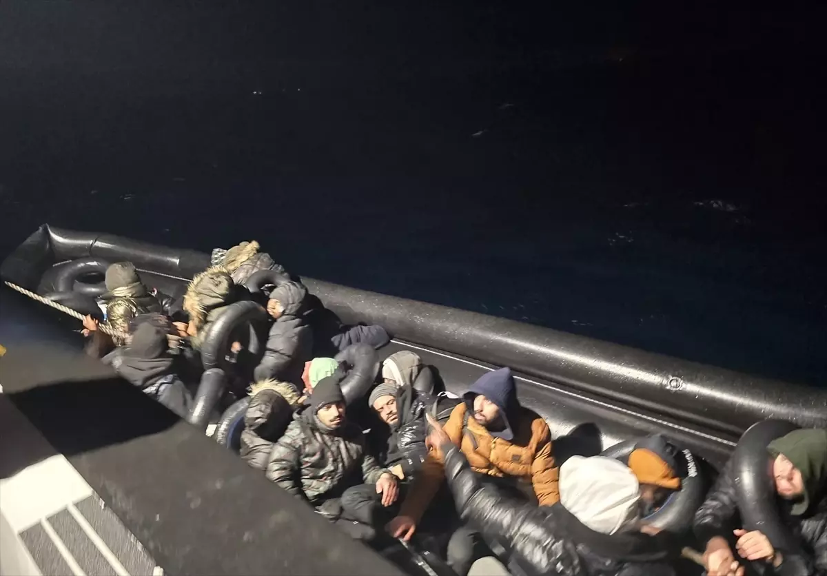 Seferihisar Açıklarında 29 Düzensiz Göçmen Botla Yakalandı