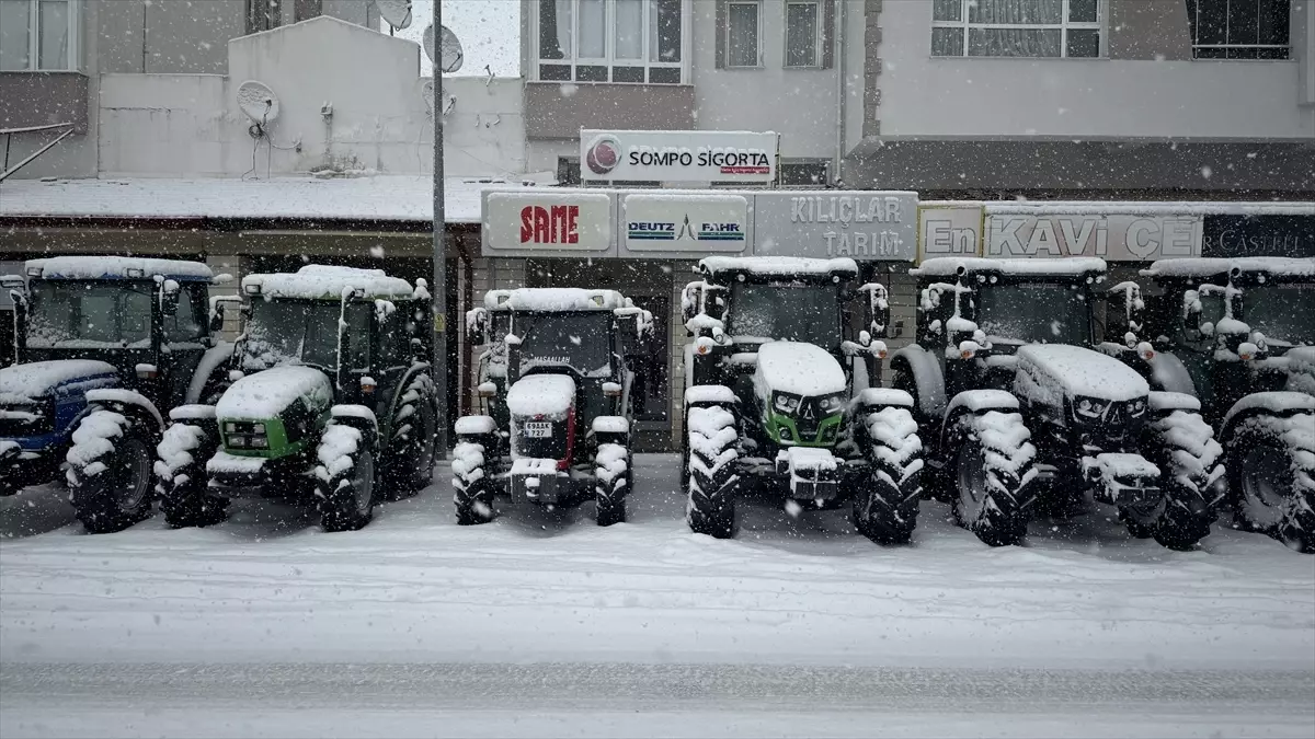 Kar Fırtınası 800 Köyün Yolunu Kapattı: Doğu Karadeniz’de Ulaşım Krizi