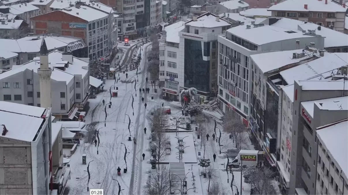 Bolu’da Kar Yağışı Şehri Beyaz Örtüyle Kuşattı