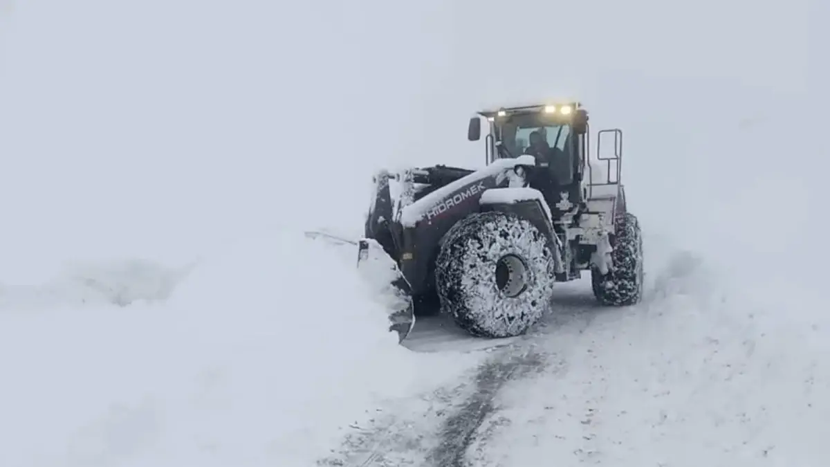 Malatya’nın Yüksek Kesimlerinde Karla Mücadele Çalışmaları Hız Kesiyor