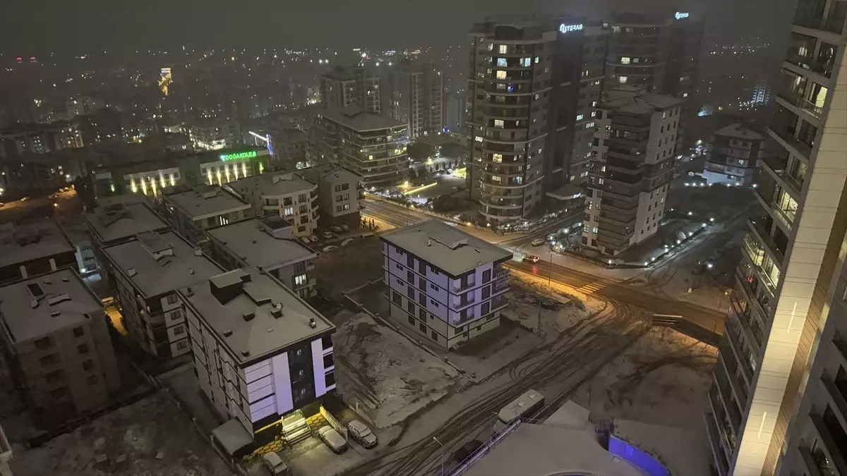 Samsun’da Kar Yağışı Şiddetini Koruyor: Atakum ve İlkadım’da Sürücüler Uyarıldı