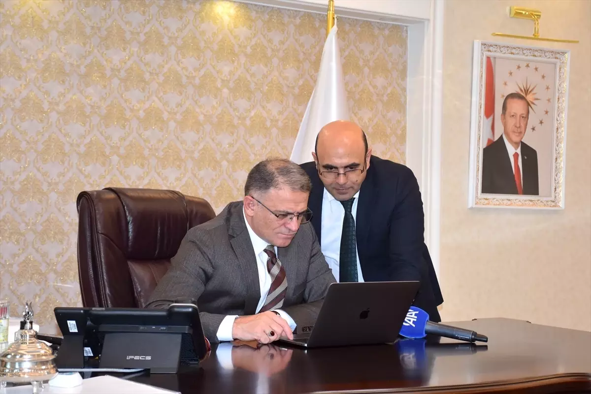 Van Valisi Balcı, AA’nın 2025 Yılın Kareleri Oylamasına Katıldı