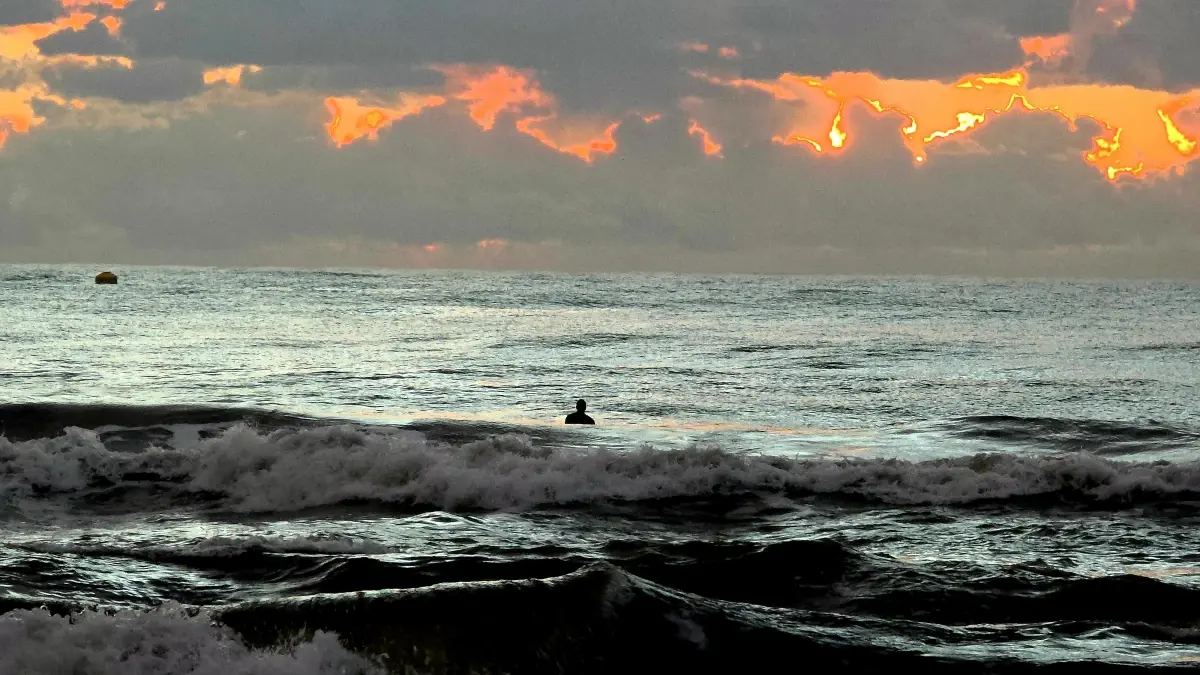 Samandağ Sahilinde Yağmur Sonrası Büyüleyici Manzaralar Göz Kamaştırdı