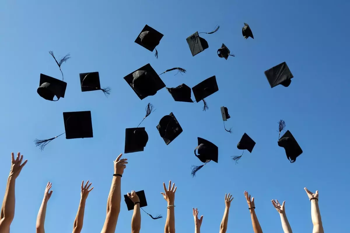 Üniversite Eğitim Süresi 3 Yıla İndirildi: Yaz Tatili Bir Aya Sıkıştırılıyor