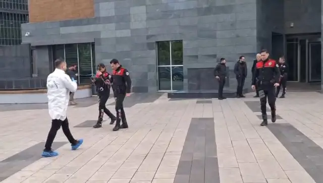 Olay sonrası mahkeme binasının dış görüntüsü