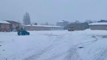 Kars yönüne giden yolun karla kaplı görüntüsü