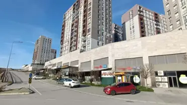 Polis ekiplerinin soygun bölgesindeki incelemesi