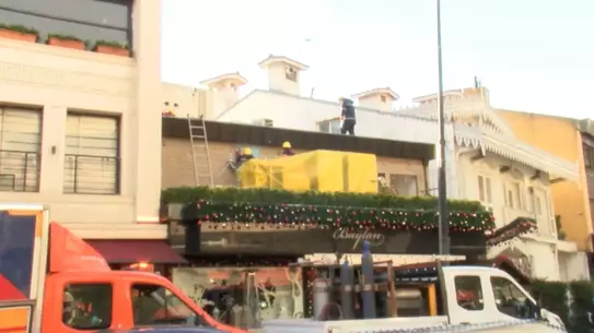 Beşiktaş’ta Baylan Pastanesi’ne Yönelik Kaçak Bölüm Yıkımı Başladı