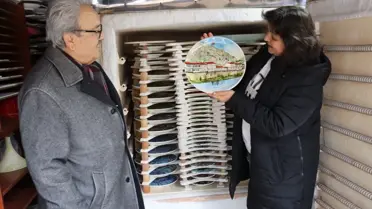 Çini sanatına çalışan kursiyerler