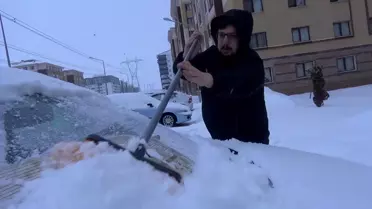 Kar altında kapalı okul binası