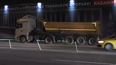 Kadıköy'de Zincirleme Trafik Kazası: 1 Ağır Yaralı ve 4 Araç Hasarı