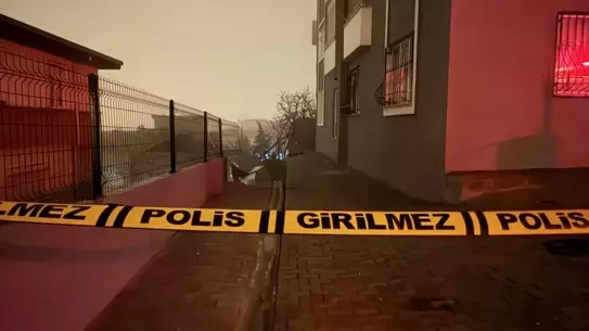 Kahramanmaraş Dulkadiroğlu'nda 4 Katlı Binanın İstinat Duvarı Çöktü