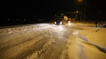 Kars'ta kar ve tipinin etkisiyle kapanan yol