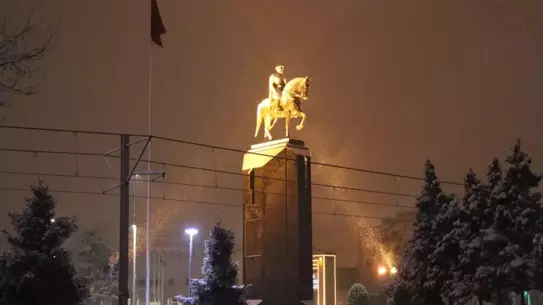 Kayseri'yi Beyaza Döndüren Yoğun Kar Fırtınası Şehir Genelinde 30 cm'ye Ulaştı