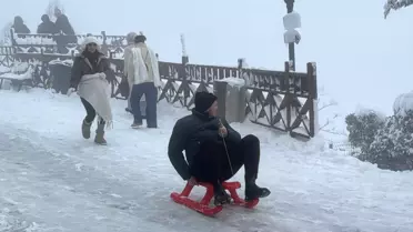 Boztepe'de kar keyfi yaşayan çocuklar