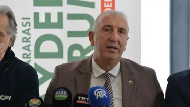 Forumda konuşma yapan delegeler