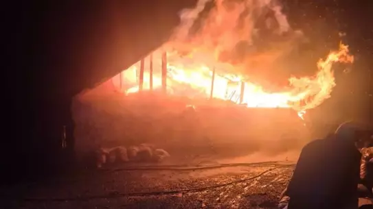 Yangın sonrası yıkılan ev