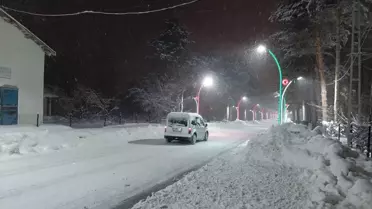 Tokat’ın İlçelerinde Şiddetli Kar Yağışı ve Mücadele Çalışmaları Sürüyor