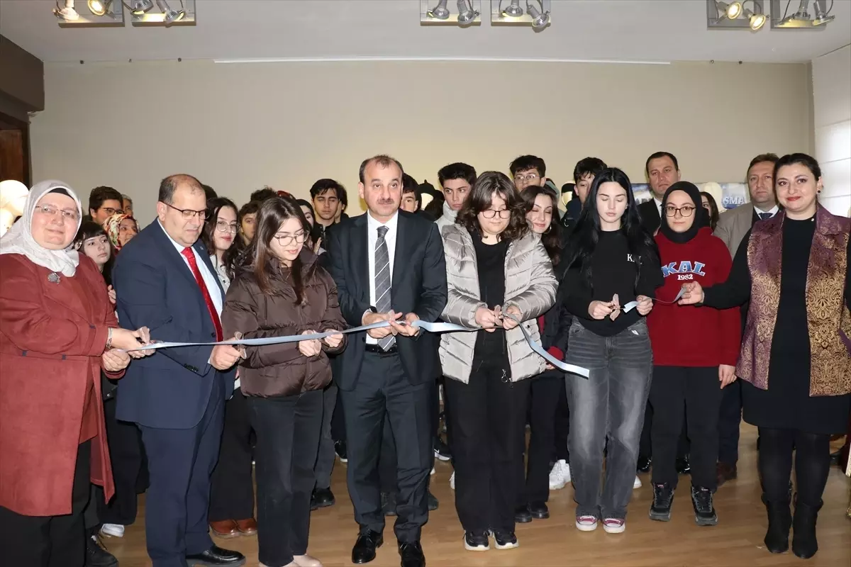 Trabzon’da Renkli Geleneksel Kıyafet Sergisi Göz Kamaştırdı