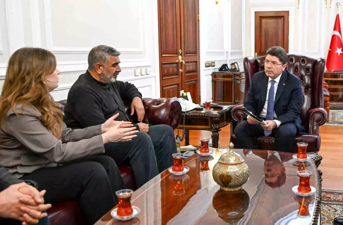 Bakan Tunç ve Rojin Kabaiş anıt fotoğrafı