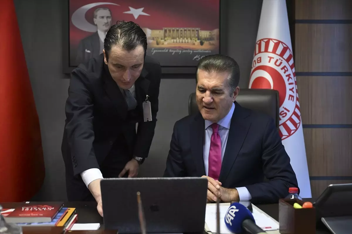 Mustafa Sarıgül, 2025 Yılının En Önemli Fotoğraflarını Seçti