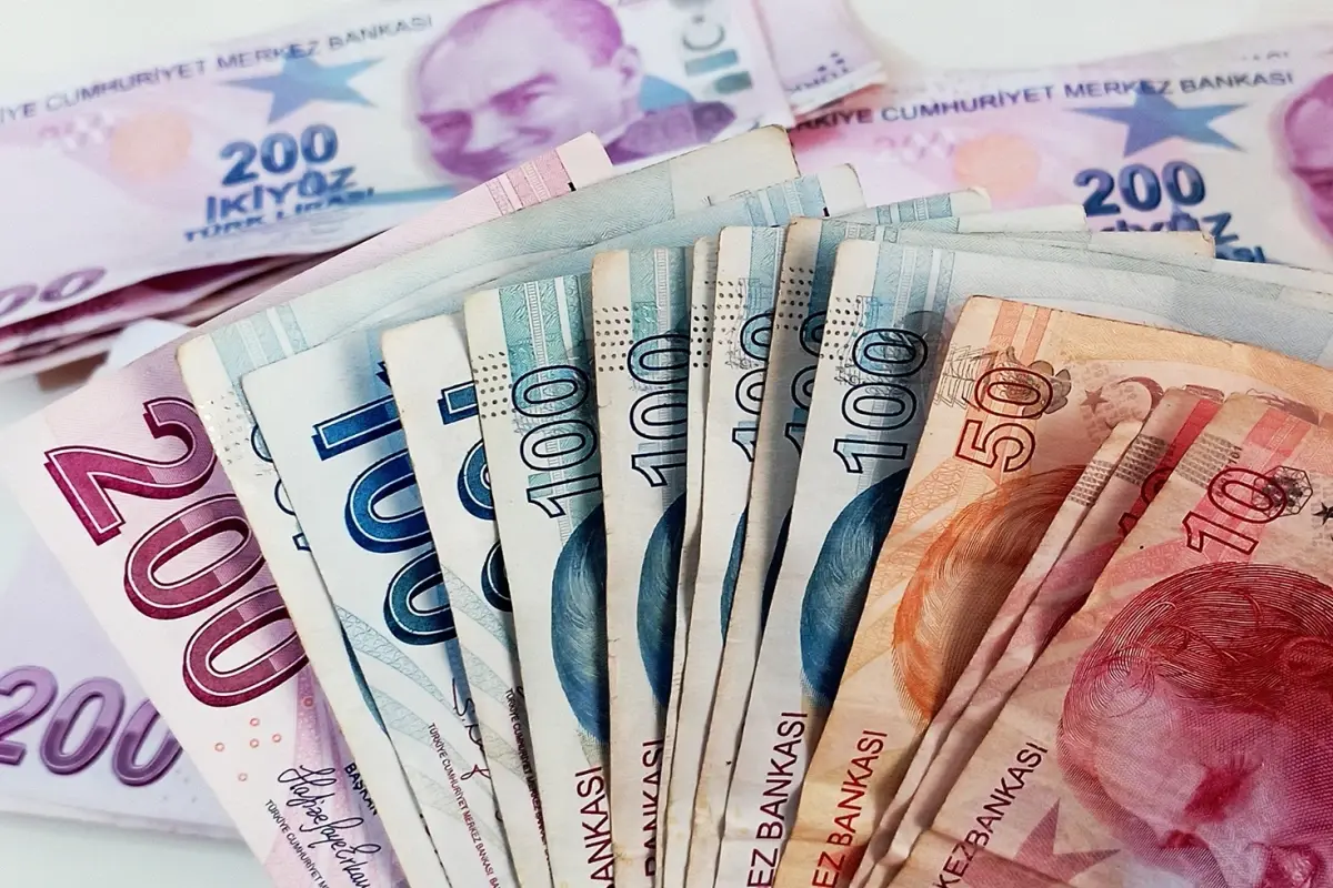 Başdanışman Oktay Saral, Gümrük Muafiyetinin Kaldırılmasını Vatandaş Yanıltması Olarak Niteledi