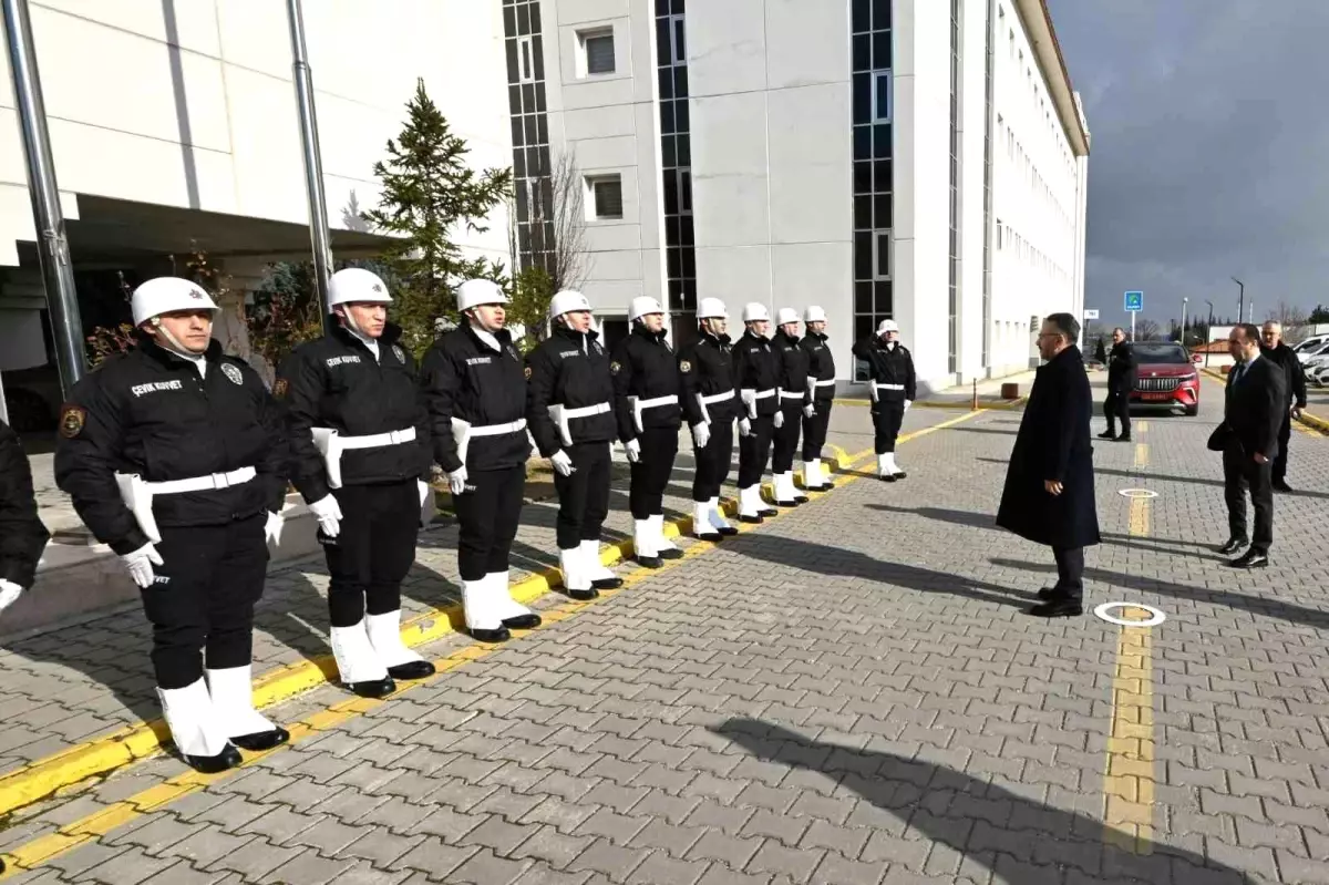 Eskişehir Valisi Hüseyin Aksoy, Emniyet Müdürü Yılmaz'a Teşekkürlerini Sunarak Veda Etti