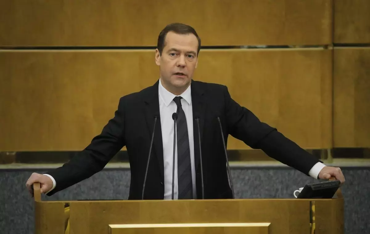Medvedev'den Grönland Referandumuna Uyarı: Rusya Katılımı ve ABD'nin Tepkisi