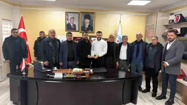 Muhtarlar, İdareciler Günü’nde Belediye Başkanı’na Plaket Takdim Etti