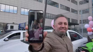 Gökyüzüne yükselen balonlar