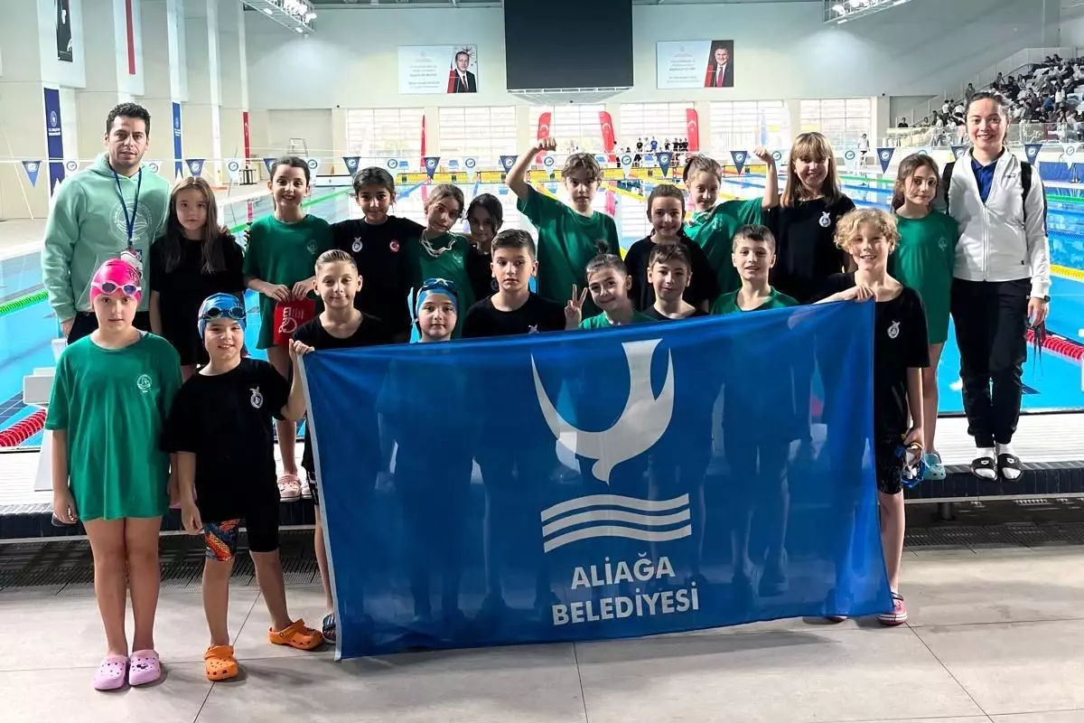 AGM Spor Kulübü, İzmir Yüzme Şenliklerinde Genç Yüzücülerine Işık Tutuyor