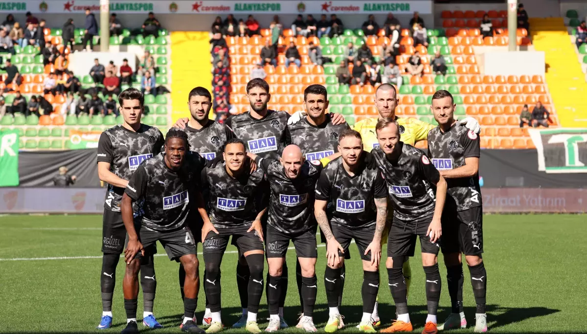 Alanyaspor ve Fatih Karagümrük Ziraat Türkiye Kupası'nda 2-2 Berabere Kaldı