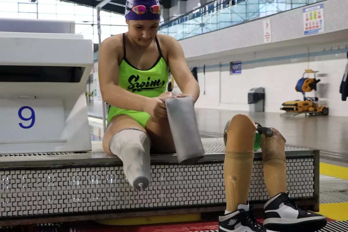 İki Bacağını Kaybeden Genç Sporcu, Olimpiyat Hayaliyle Yüzme Havuzlarına Yöneliyor