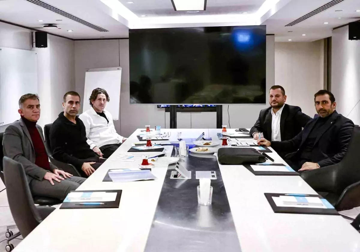 Trabzonspor'un İstanbul Zirvesi: Transfer Stratejileri ve Sezon Planı Açıklandı