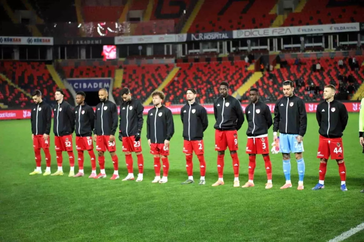 Gaziantep FK ve Kocaelispor Ziraat Türkiye Kupası'nda İlk Yarıda Gol Şansı Bekliyor
