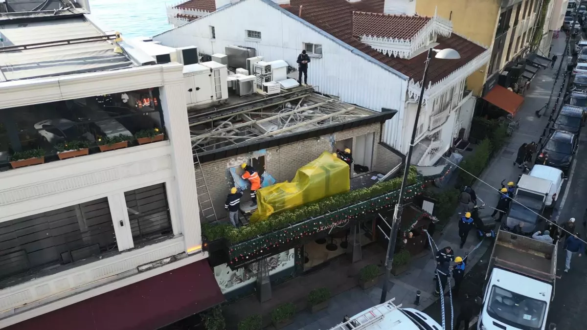 İstanbul’un Tarihi Baylan Pastanesi’nde Kaçak Bölümler Yıkımına Başlandı