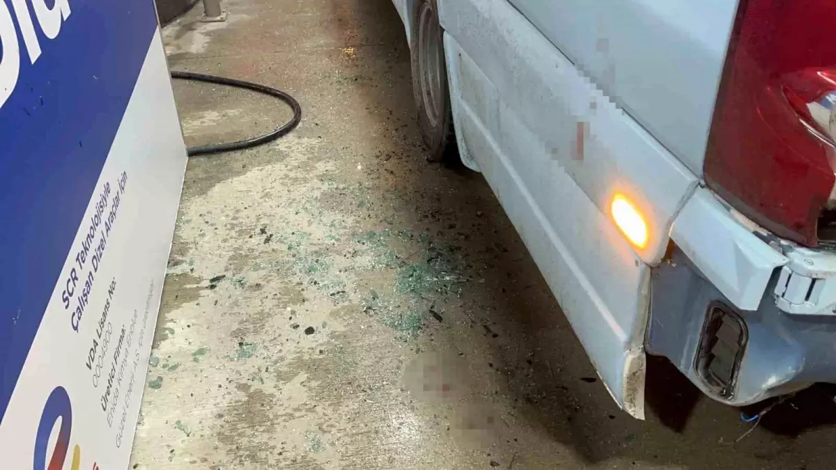 Sinop'ta Alkol Testine Direnen Sürücü Çarpışma Sonrası Hastaneye Sevk Edildi